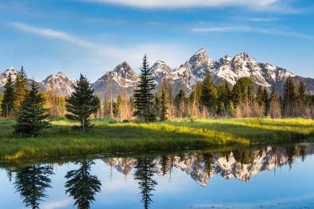 Der Grand Teton Nationalpark liegt im Westen von Wyoming (USA). Outdoor-Fans kommen hier voll auf ihre Kosten, denn mit 300 ...