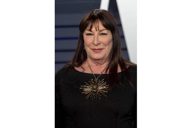 Vielleicht können sich Catherines und Michaels Kinder Rat holen bei Anjelica Huston, denn sie ist ebenfalls Nachfahre bekann...