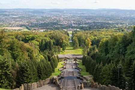 Auf Platz zwei: Kassel. Hier erfreut sich jeder Einwohner über 23,42 Quadratmeter Grünfläche. Der Bergpark Wilhelmshöhe ist ...