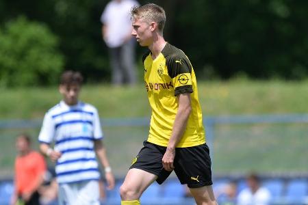 Machte sich in der vergangenen Saison in der U17 auch dank seiner für einen Defensivspieler starken Offensivqualitäten unver...