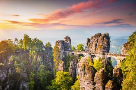 Sandsteine bekommt man auch im Nationalpark Sächsische Schweiz zu sehen. Ein über 1.000 Kilometer langes Wegenetz steht den ...