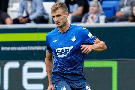 Räumte Dahoud am Mittelkreis heftig ab und sah früh die Gelbe Karte (7.). Hatte kaum Zugriff auf die Dortmunder Offensive un...