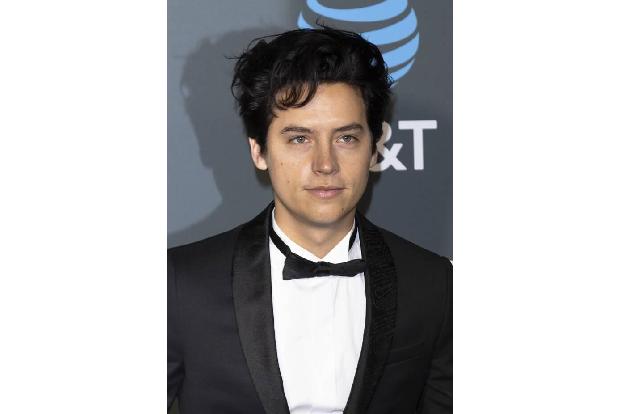 Der arme Cole Sprouse wird ohnehin schon auf Schritt und Tritt verfolgt, wo immer er auftaucht. Doch dass ihm einst eine gan...