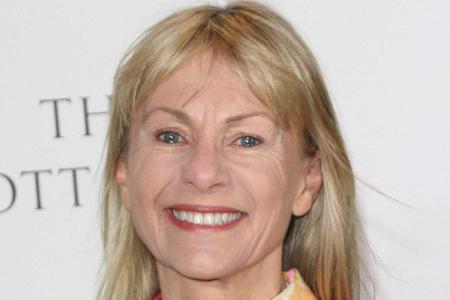 Die britische Schriftstellerin Kate Mosse (59, 
