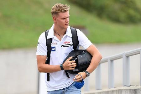 Der Formel-1-Rookie ist angekommen in der Königsklasse. Klar ist jetzt schon: Seinen Teamkollegen Nikita Mazepin hat er deut...