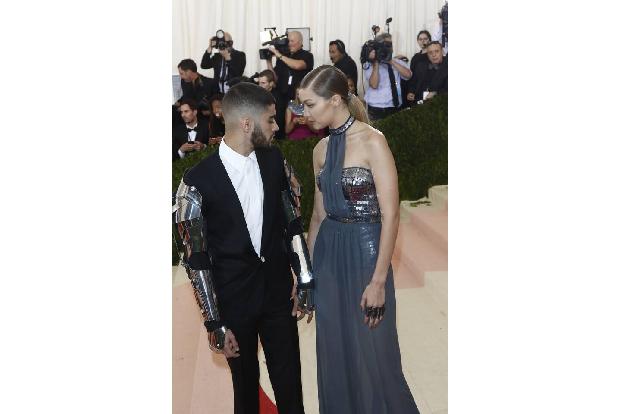 Zayn Malik und Gigi Hadid wollten bei ihrem ersten Date ganz cool tun - hielten es aber nur ungefähr zehn Minuten aus. Dann ...
