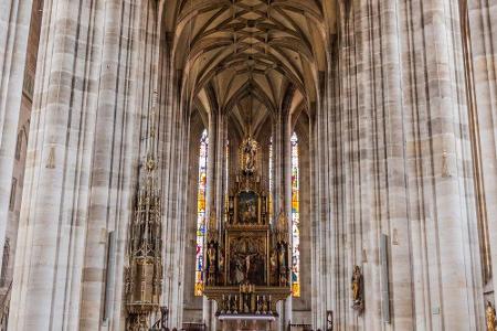 Mit einer schönen Altstadt wartet auch Dinkelsbühl auf. Der beschauliche Ort an der Wörnitz ist nicht weit vom bekannten Rot...