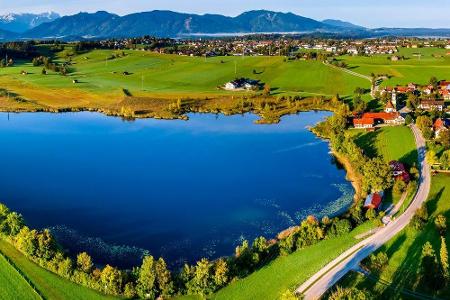 Ruhig geht es am Riegsee, im Landkreis Garmisch-Partenkirchen, zu. Eine Autostunde südlich vom hektischen München entfernt, ...