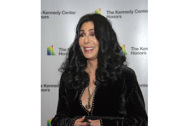 Cher ist mittlerweile 75 und war zwei Mal verheiratet. Vor allem Musiker hatten es der Pop-Göttin angetan, sie sagte ja zu S...