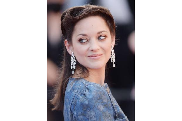 Marion Cotillard ist ebenfalls voller Sorge um die Zukunft der Frauen und Mädchen im Land. 