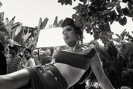 Die US-amerikanisch-kolumbianische Sängerin Kali Uchis (27) präsentiert sich in einem knappen Outfit.