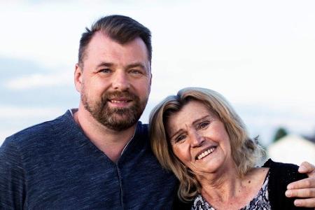 Christian (47) war bereits zweimal verheiratet und hat zwei erwachsene Söhne. Weil er in der Liebe bisher kein Glück hatte, ...