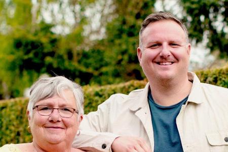 Gerhard (37) hat es als Hochzeitsredner stets mit verliebten Paaren zu tun, er selbst hatte aber noch kein Happy End. Mit de...