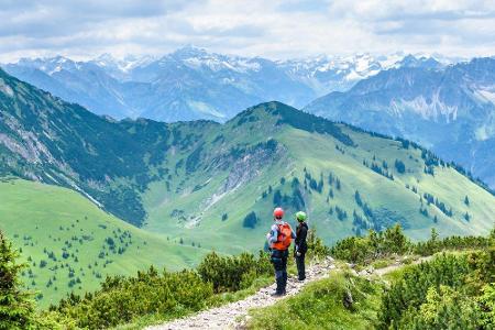 Bergsteigen, Radfahren oder Klettern: In Deutschland gibt es verschiedene Möglichkeiten, sich im Urlaub auszutoben. Bergsteigen, Radfahren oder Klettern: In Deutschland gibt es verschiedene Möglichkeiten, sich im Urlaub auszutoben.