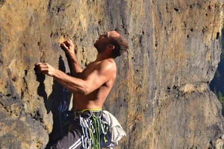 Ein grandioses Klettergebiet ist das Elbsandsteingebirge in der Sächsischen Schweiz. Hier können sich Sportler auf über 19.0...