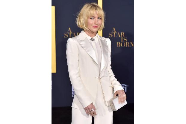 Um positiv gestimmt in den Tag zu starten, beginnt Tänzerin und Schauspielerin Julianne Hough nach dem Aufstehen um 6.30 Uhr...