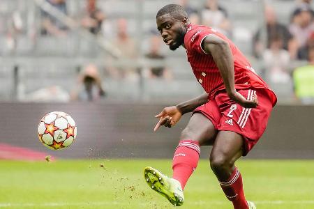 Fand mit seinen langen Bällen nicht immer einen Mitspieler, im Stellungsspiel nicht immer auf der Höhe. Hatte enorme Problem...