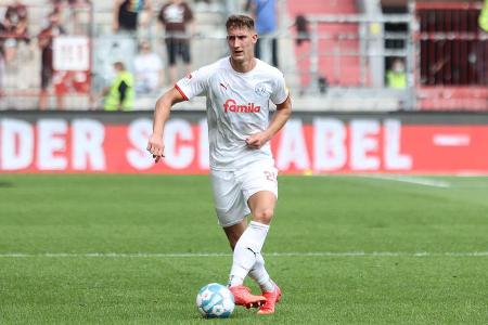 Sorgte mit tiefen Läufen für Gefahr, kam aber im Strafraum wiederholt einen Schritt zu spät. Leistete sich später am Ball mi...