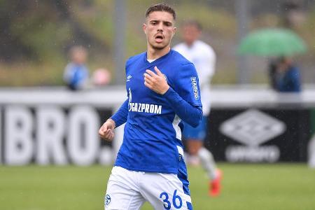 Suchte mit dem Leder häufig sein Heil in Einzelaktionen. Leitete mit seinen Dribblings einige gute Situationen für seine Man...