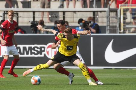Borussia Dortmund hat am zweiten Bundesliga-Spieltag überraschend mit 1:2 beim SC Freiburg verloren. Dabei enttäuschte der B... Borussia Dortmund hat am zweiten Bundesliga-Spieltag überraschend mit 1:2 beim SC Freiburg verloren. Dabei enttäuschte der B...
