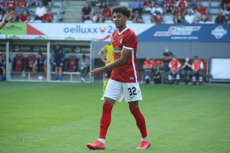 Feierte in der Schlussphase sein Bundesliga-Debüt. Zog in der Nachspielzeit ein Foul und ließ wichtige Sekunden verstreichen.