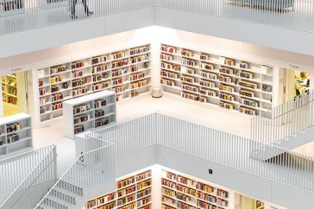 Moderne Architektur kann man dagegen in der Stadtbibliothek in Stuttgart bewundern. Neun Stockwerke ist das Bauwerk des Arch...