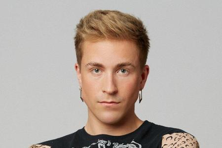 Robin (23) aus Berlin macht seine eigene Musik. 