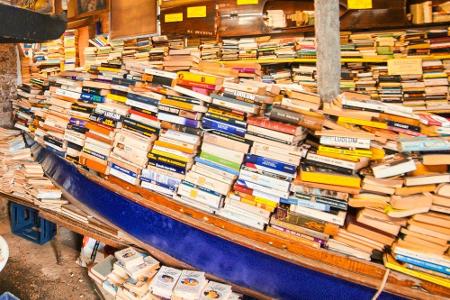 Acqua alta nennen die Menschen in Venedig das typische Hochwasser im November. In der Stadt gibt es zudem eine Buchhandlung,...