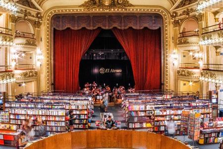 Ateneo Grand Splendid in Buenos Aires ist ein ehemaliges Theater. Die Sitzreihen sind hier nicht mit Zuschauern, sondern mit...