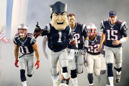 Rein outfit-technisch könnte das Maskottchen 'Pat' vom NFL-Team New England Patriots auf dem Feld locker mithalten. Ihren Ur...