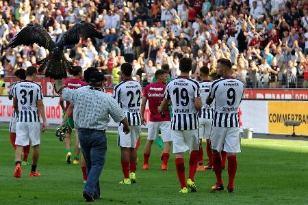 Neben dem 1.FC Köln ist die Frankfurter Eintracht das einzige Bundesliga-Team, das einen lebendigen Unterstützer hat. Seit 2...