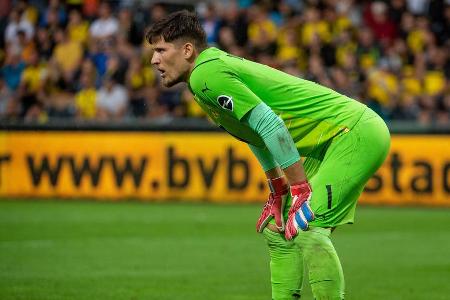 Spielte meist stark mit und bügelte so kleinere Ausfälle der Kollegen schon im Ansatz durch aggressives Herauskommen aus. Ko...