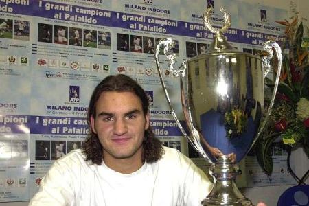 Im dritten Profijahr ist es soweit! Beim ATP-Turnier in Mailand besiegt Federer 2001 Rainer Schüttler, Cyrill Saulnier, Gora...