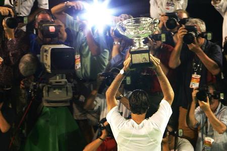 2006 wird das beste Jahr einer beeindruckenden Karriere. Federer nimmt an 17 Turnieren teil, erreicht 16 Finals, holt zwölf ...