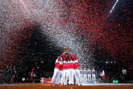 An der Seite von Stan Wawrinka, Marco Chiundinelli und Michael Lammer erringt Federer 2014 den letzten großen Titel, der den...