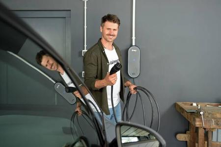 Sogar an eine Wallbox zum Aufladen eines E-Autos ist gedacht – klarer Vorteil: 
