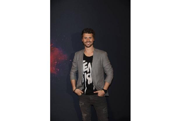 Thore weiß, dass auch er nicht perfekt lebt, und daher liegt der erhobene Zeigefinger dem Star auch nicht. Sein Beruf ermögl...