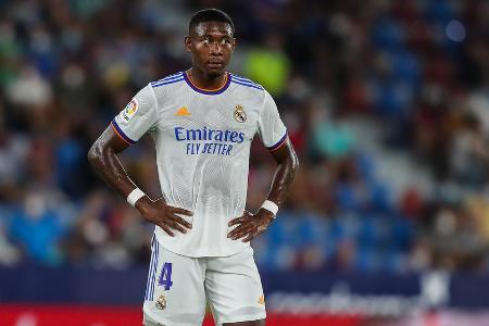Zahlreiche Spieler haben den FC Bayern in der letzten Transferperiode verlassen. Während langjährige Stars wie David Alaba o... Zahlreiche Spieler haben den FC Bayern in der letzten Transferperiode verlassen. Während langjährige Stars wie David Alaba o...