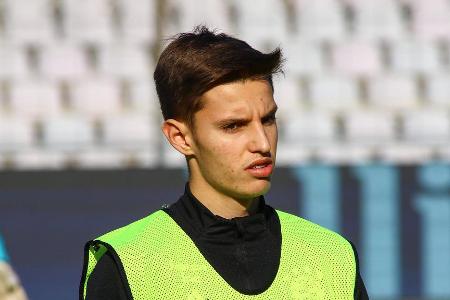 Konnte sich beim FC Bayern nicht für eine Weiterbeschäftigung empfehlen und musste deshalb zurück zu Benfica. Wurde direkt w...