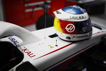 In Bildern: Mick Schumachers Helmdesign-Hommage an Papa Michael