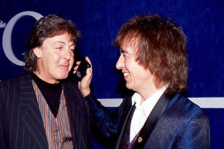 Als Saubermänner würde die Rolling Stones wahrlich niemand bezeichnen. Bei der Band flogen in den wilden Zeiten vor allem Fe...
