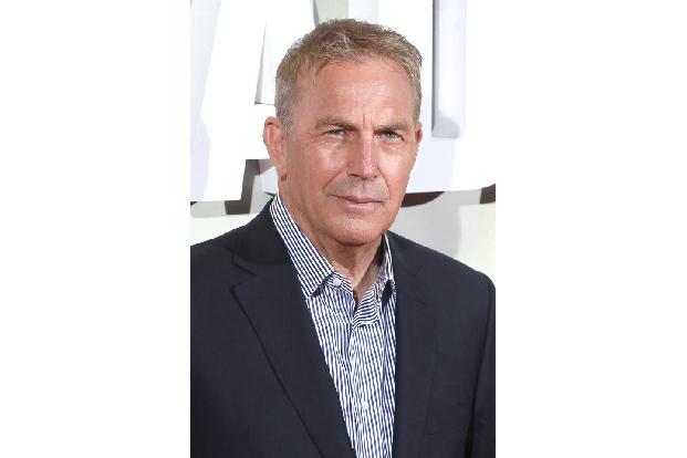 Kevin Costner hat sieben Kinder von drei Frauen. Je drei aus zwei Ehen und dazu kommt noch ein Kind aus einer anderen Bezieh...