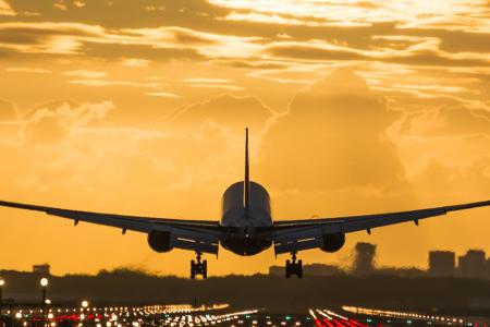 Landet ein Flugzeug drei Stunden zu spät zur Zwischenlandung, ist die Airline - wie bereits erwähnt - zu Zahlungen verpflich...