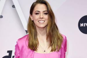 Vanessa Mai zeigt sich ohne Filter und Bikinioberteil 