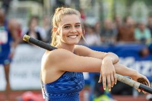 Olympia 2021: Stabhochspringerin Alysha Newman heizt ihre Fans an 