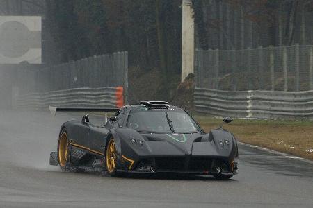 Später wurde die Rennversion Zonda R präsentiert.