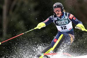 Skirennläuferin Schlosser schwer gestürzt - Hector in Führung