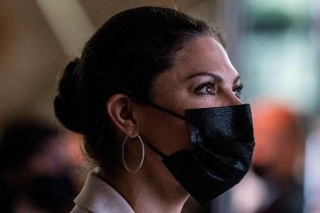 Kronprinzessin Victoria soll sich derzeit zusammen mit ihrer Familie in Selbstisolation befinden. Kronprinzessin Victoria soll sich derzeit zusammen mit ihrer Familie in Selbstisolation befinden.