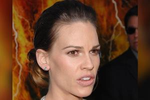Oscarpreisträgerin Hilary Swank trauert um ihren Vater