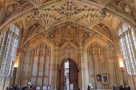 In der Divinity School, in der früher mündliche Prüfungen an der University of Oxford stattfanden, wurden die Schüler von Ma...